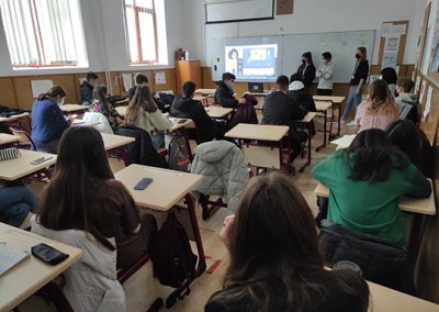 Media literacy, Showing the video explaining the subject
